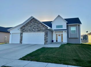 5318 8th St W, West Fargo, ND 58078