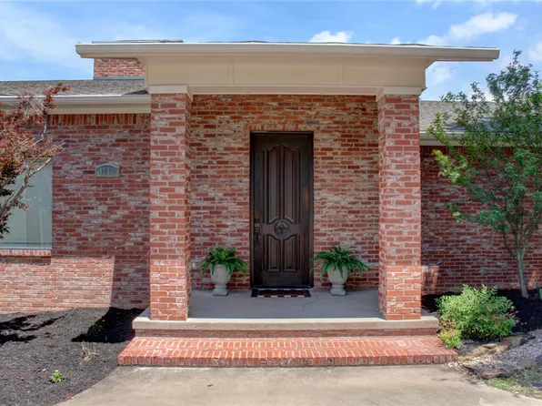 1010 E Rockwood Trl, Fayetteville, AR 72701