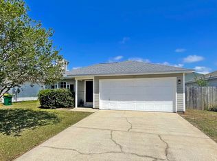 17 Stowe Rd, Mary Esther, FL 32569