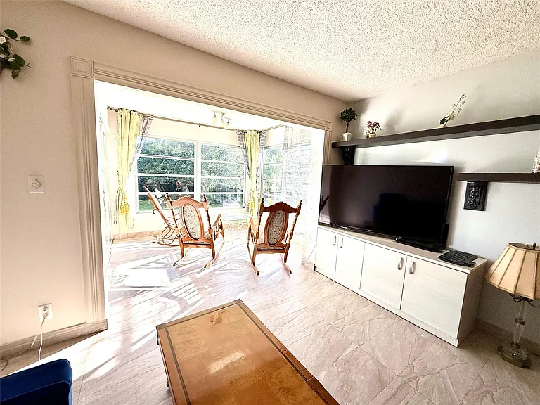 9440 SW 8th St #308 — Photo 10