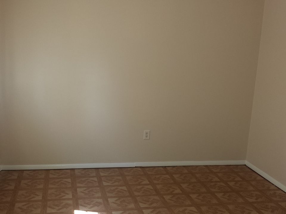 1st image of 112 Manor Ln