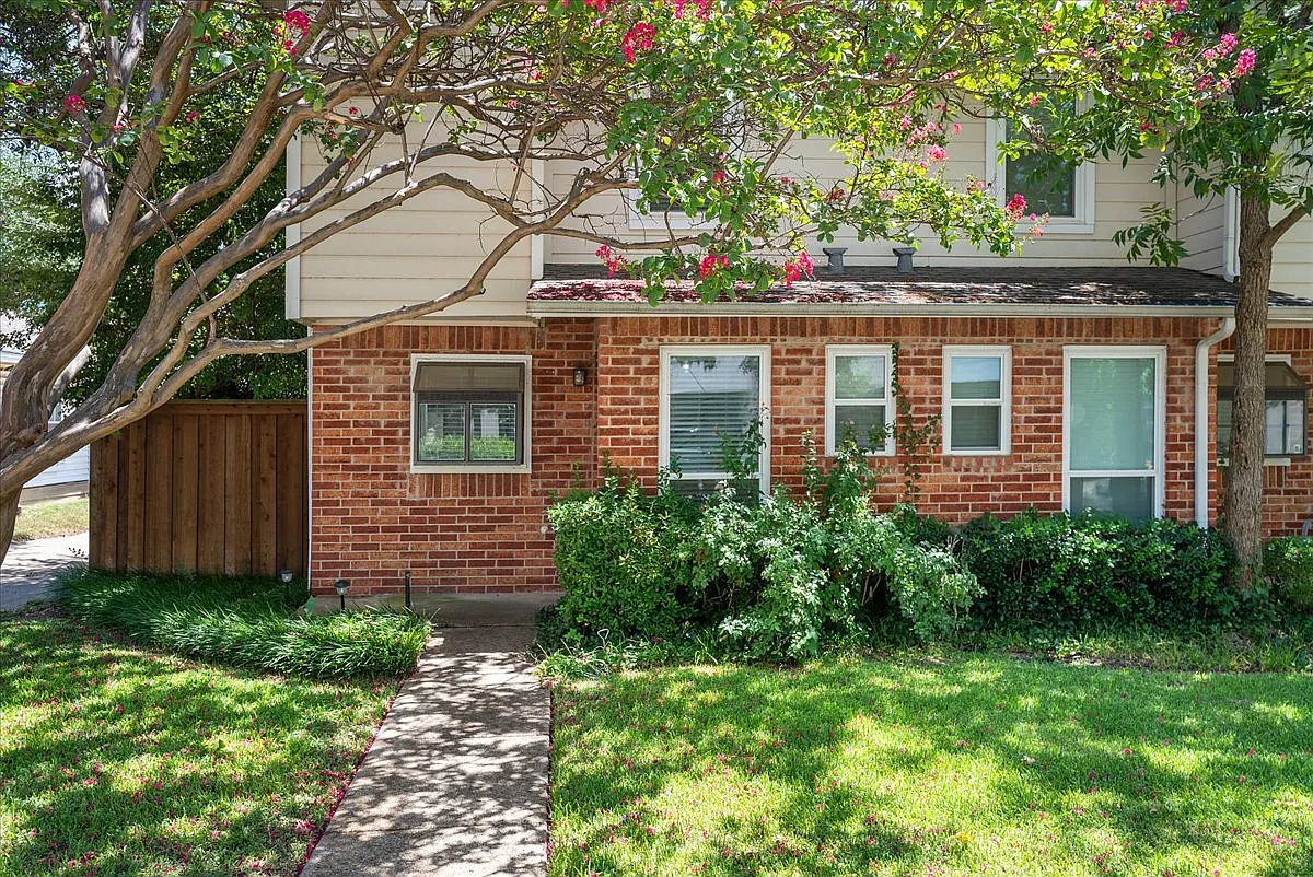 2 bed, 1003 sqft, $2,750 — Photo 1