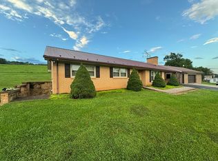 1025 W Chilhowie St, Marion, VA 24354