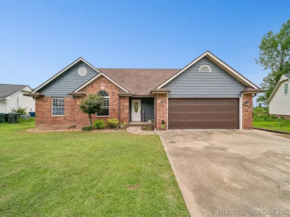 990 N Douglas Dr, Claremore, OK 74017