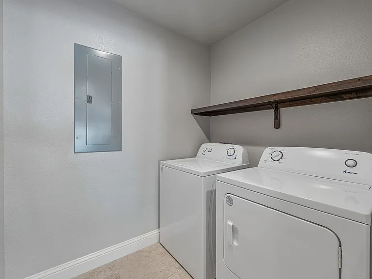 2604 Santiago Dr — Photo 8