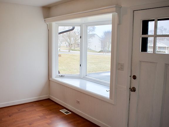 2nd image of 4736 Winchester Ave