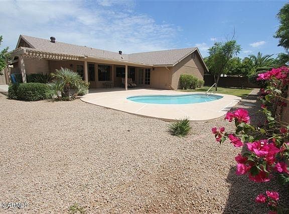 2nd image of 5039 E Paradise Dr