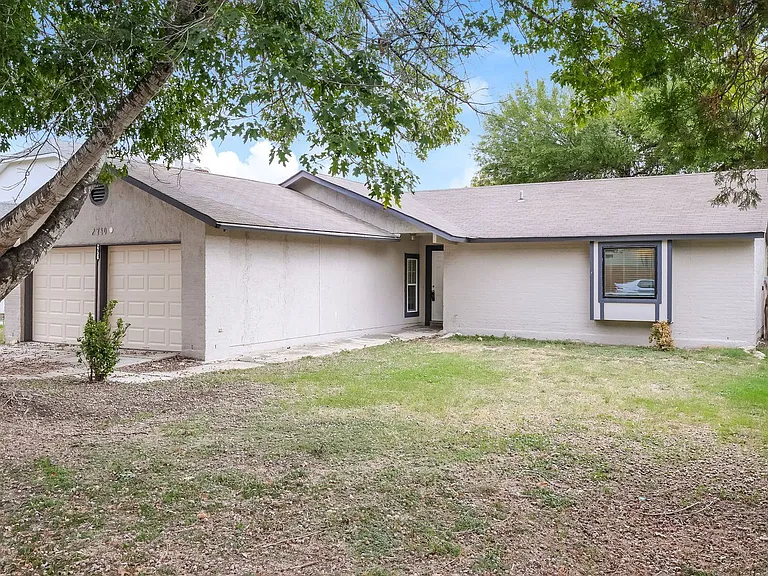 2730 Bear Springs Dr — Photo 2