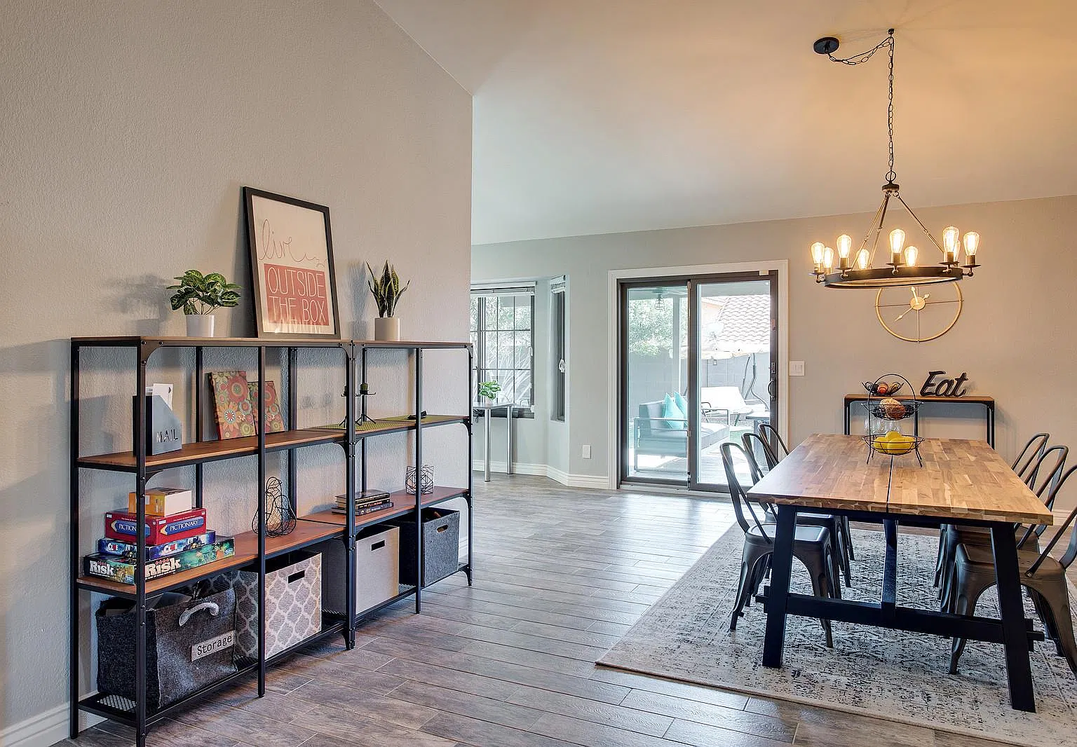 2733 E Rock Wren Rd — Photo 2