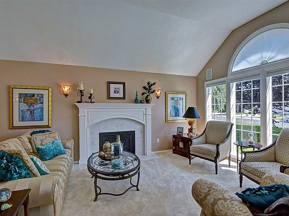 4th image of 2209 E Brookfield Ln