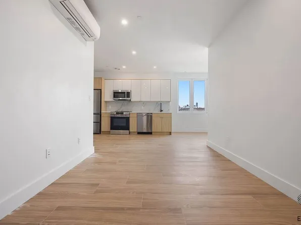 105 Hawthorne Street image 1 of 9