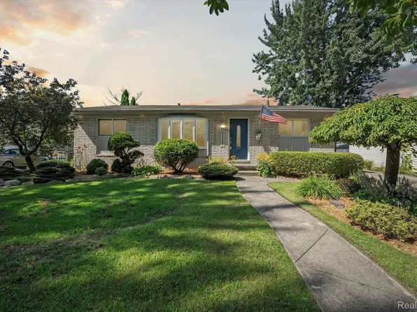 50293 Peggy Ln, Chesterfield, MI 48047