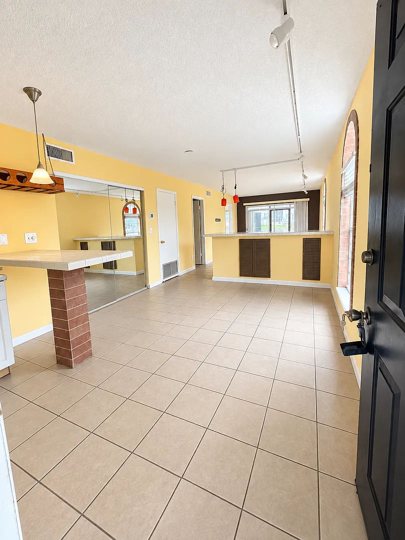 313 Dirksen Dr — Photo 3