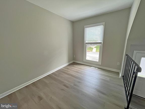 3rd image of 1909 Eloise Ln