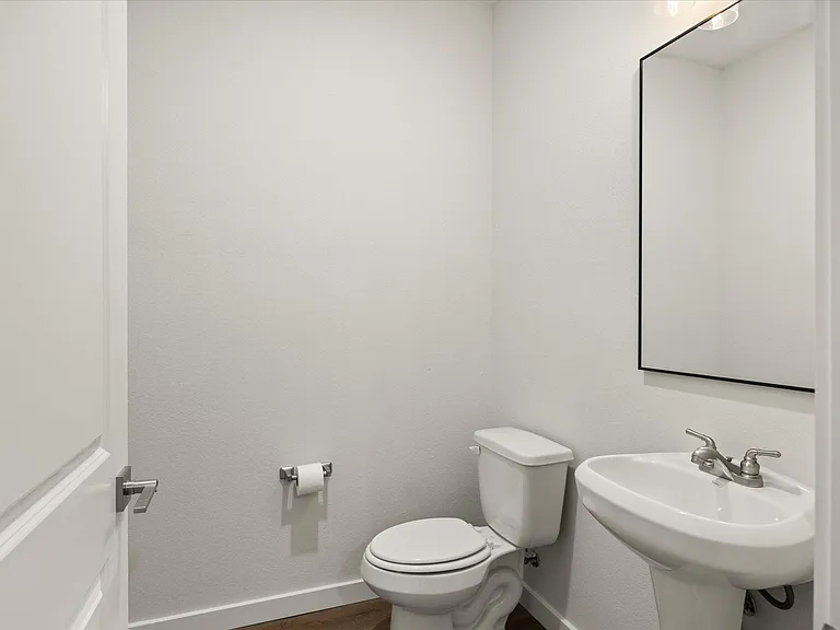 597 Galt Dr — Photo 4