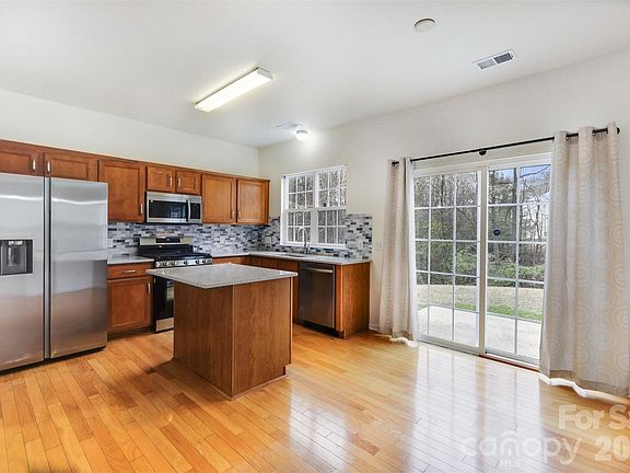 5th image of 2205 Arbor Vista Dr