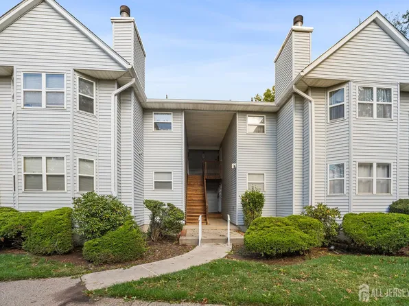 400 Keswick Dr, Piscataway, NJ 08854
