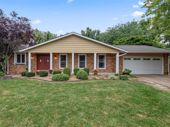 11 Westmoreland Ct, Saint Charles, MO 63301