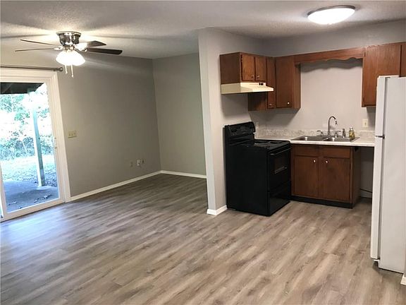 3rd image of 221 Brooke Lynn Dr APT 5