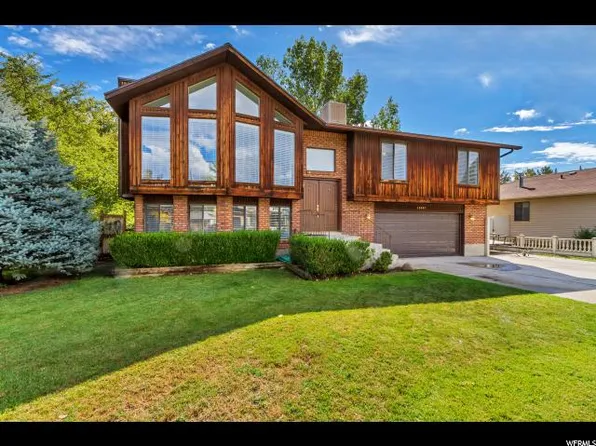 10087 S Countrywood Dr, Sandy, UT 84092