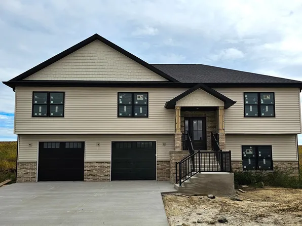 288 Gavin Cir, Peosta, IA 52068