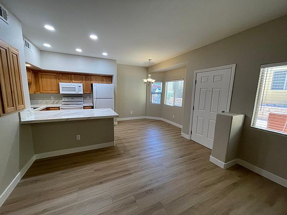Eat-In Kitchen Quartz Counter
