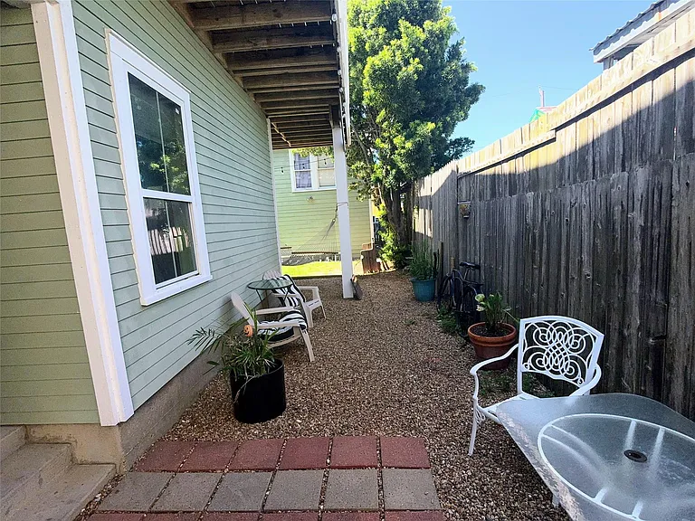 3510 Avenue S 1/2 — Photo 17