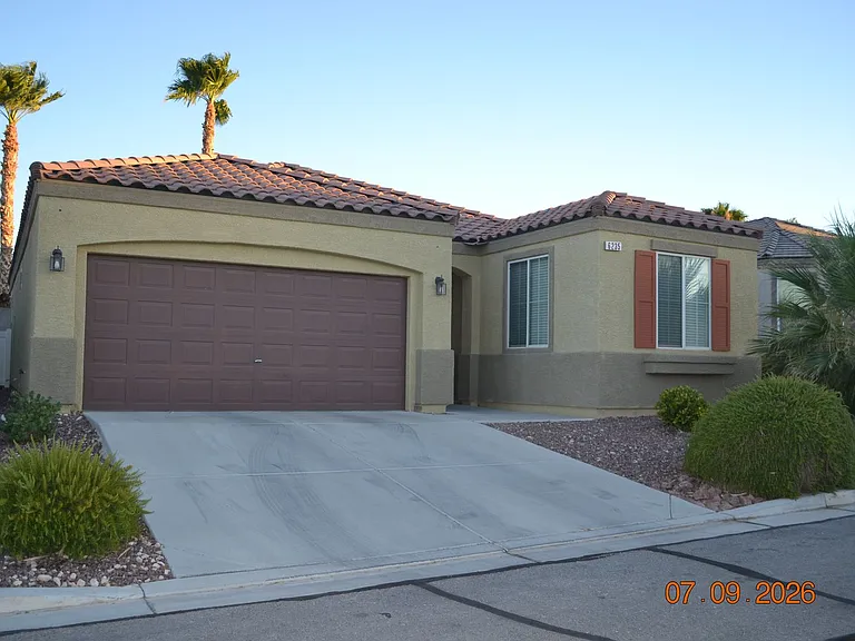 6235 Shamrock Lake Ave — Photo 2