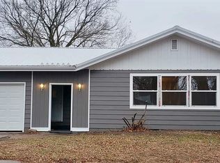 208 E Washington St, Elk Point, SD 57025