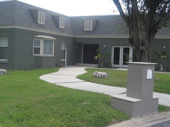 3rd image of 2415 Park Cir