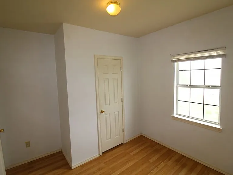 1205 S Dunlap — Photo 2