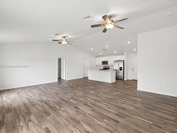 4th image of 3223 NE 14th Ave