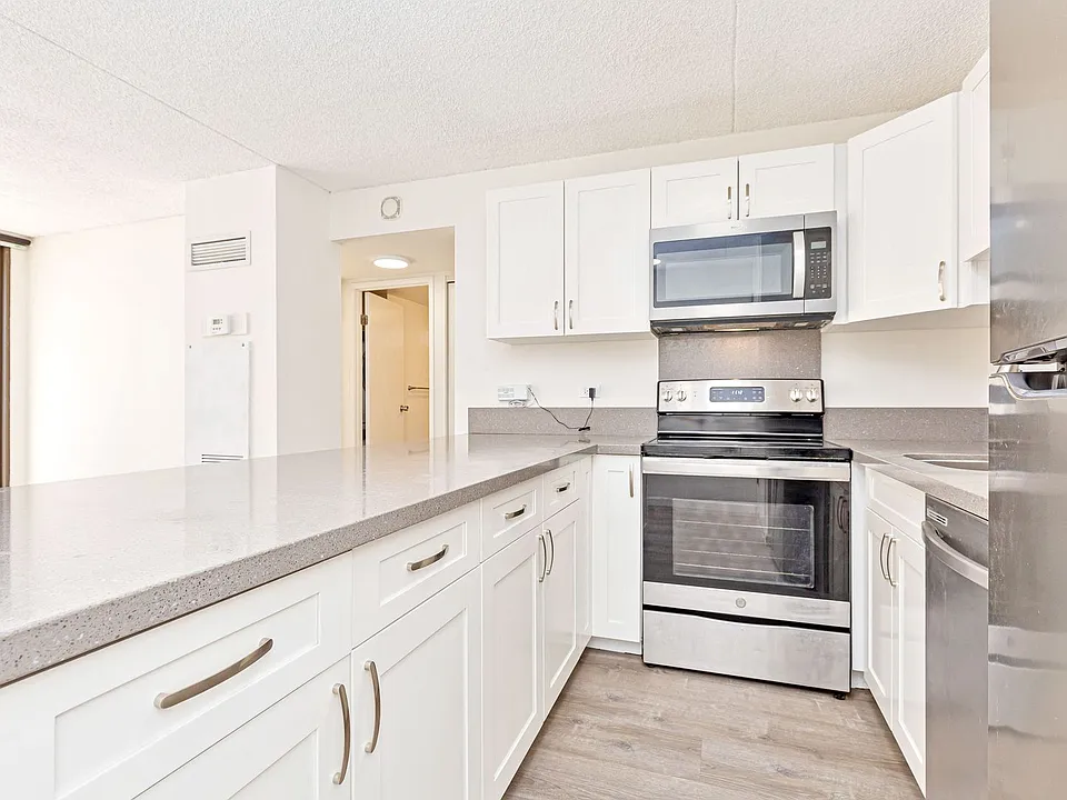 411 Hobron Ln #1613