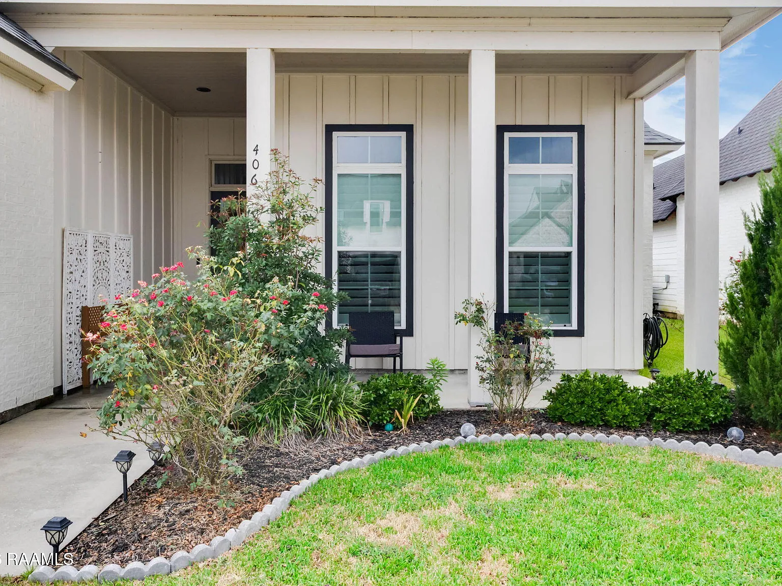4 bed, 2.0 bath, 2202 sqft, $2,700 — Photo 2
