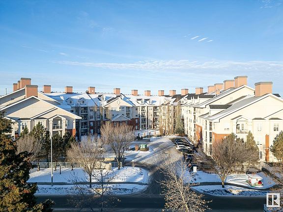 4th image of 45 Inglewood Dr #127