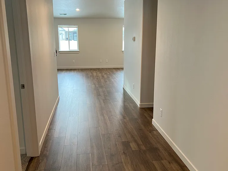 1530 W Green Crest Way — Photo 2