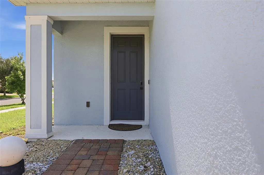 5 bed, 2.5 bath, 2370 sqft, $2,960 — Photo 3