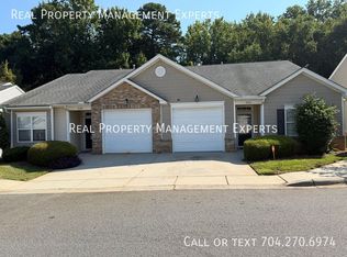 3116 Village Glen Ln, Charlotte, NC 28269