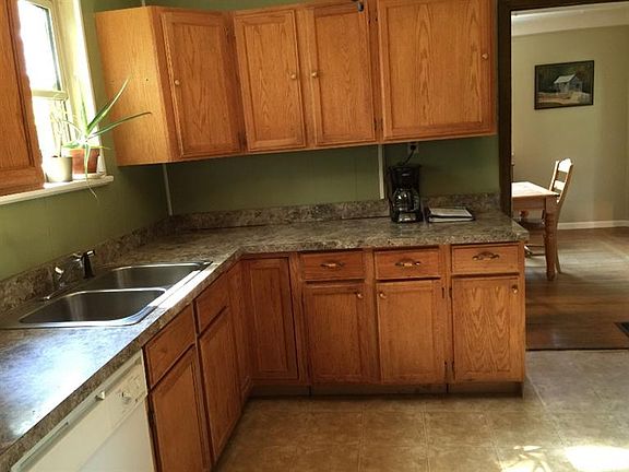 3rd image of 914 Kreis Ln