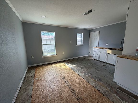 4th image of 1613 Lexington St