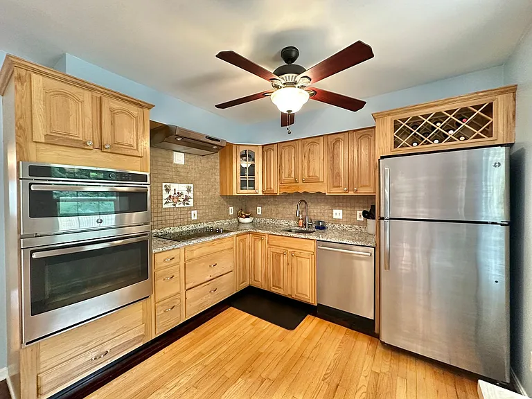 103 Staunton Ct — Photo 6
