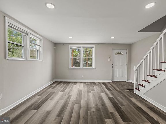 5th image of 1016 S Merrimac Rd