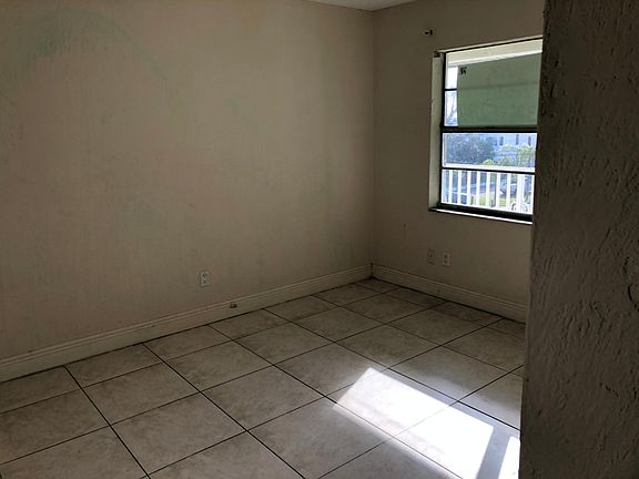 5th image of 101 S Peninsula Dr APT 303