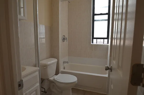 Rented by CITY SKYLINE REALTY INC | media 22