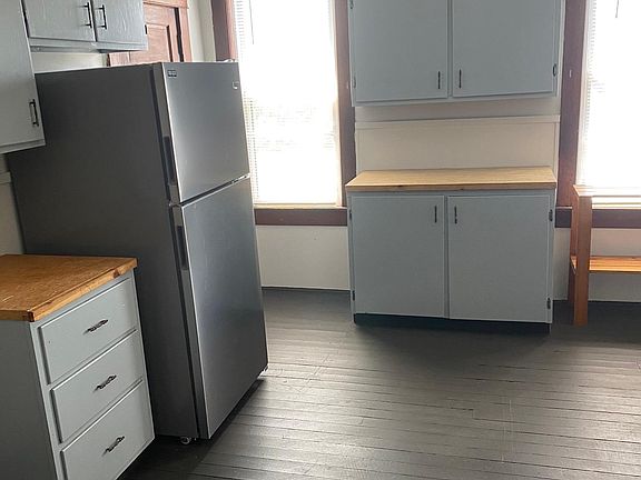 4th image of 506 N Market St APT 2