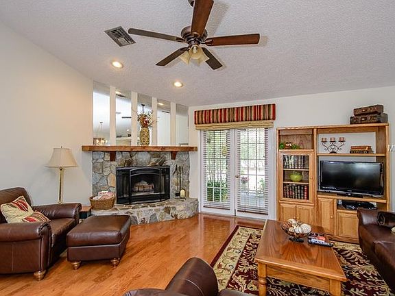 3rd image of 981 Sunrise Cir