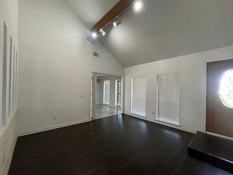 1316 Dunbarton Dr — Photo 24