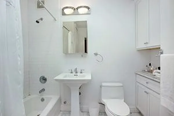 Rented by Douglas Elliman | media 16