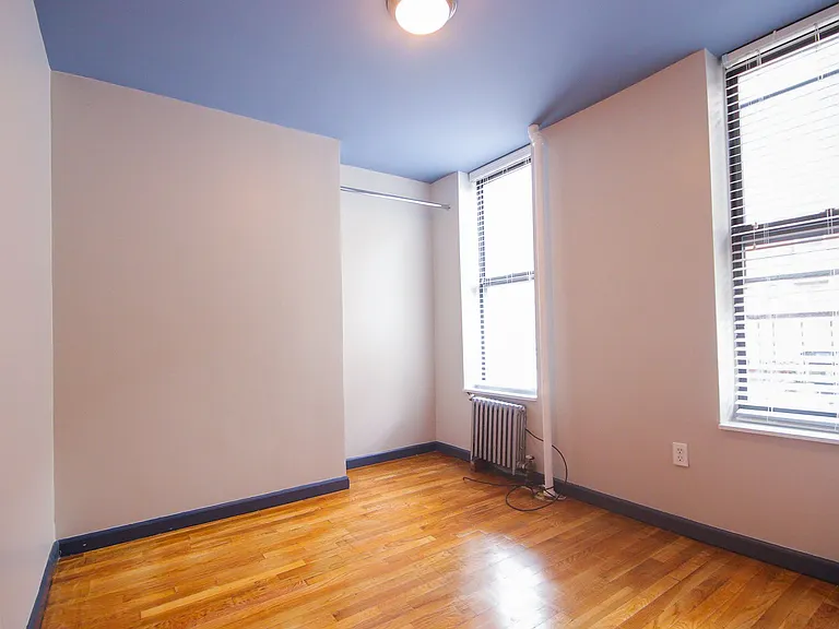 512 E 5th St #24 — Photo 5