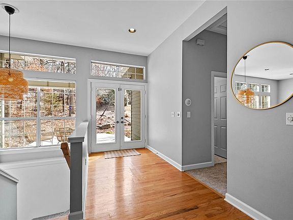 2nd image of 596 N Rockcliff Rd